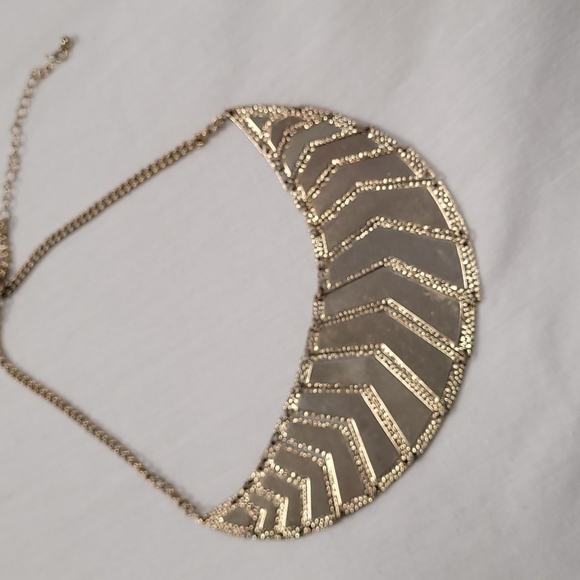Black and gold coloured segmented necklace. - Picture 4 of 4